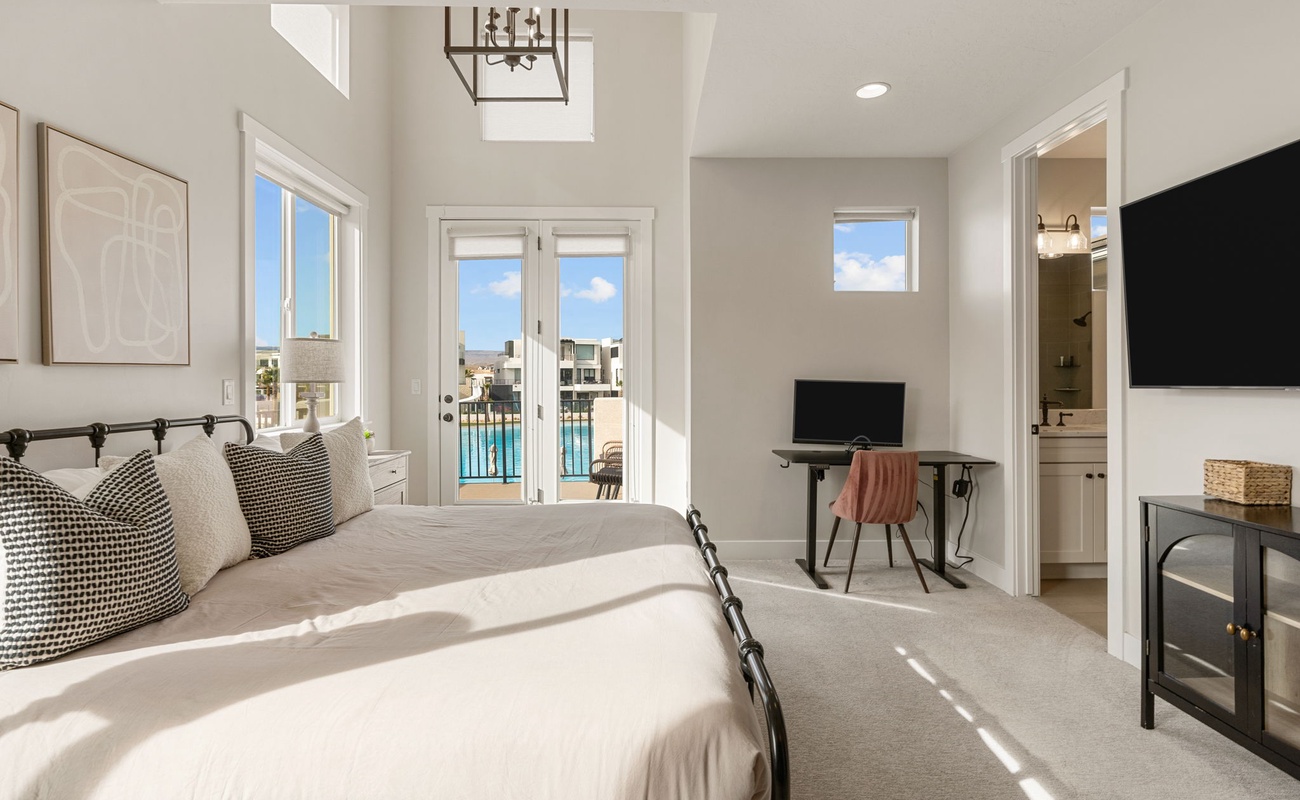 King Bed/Attached Bath + Deck
