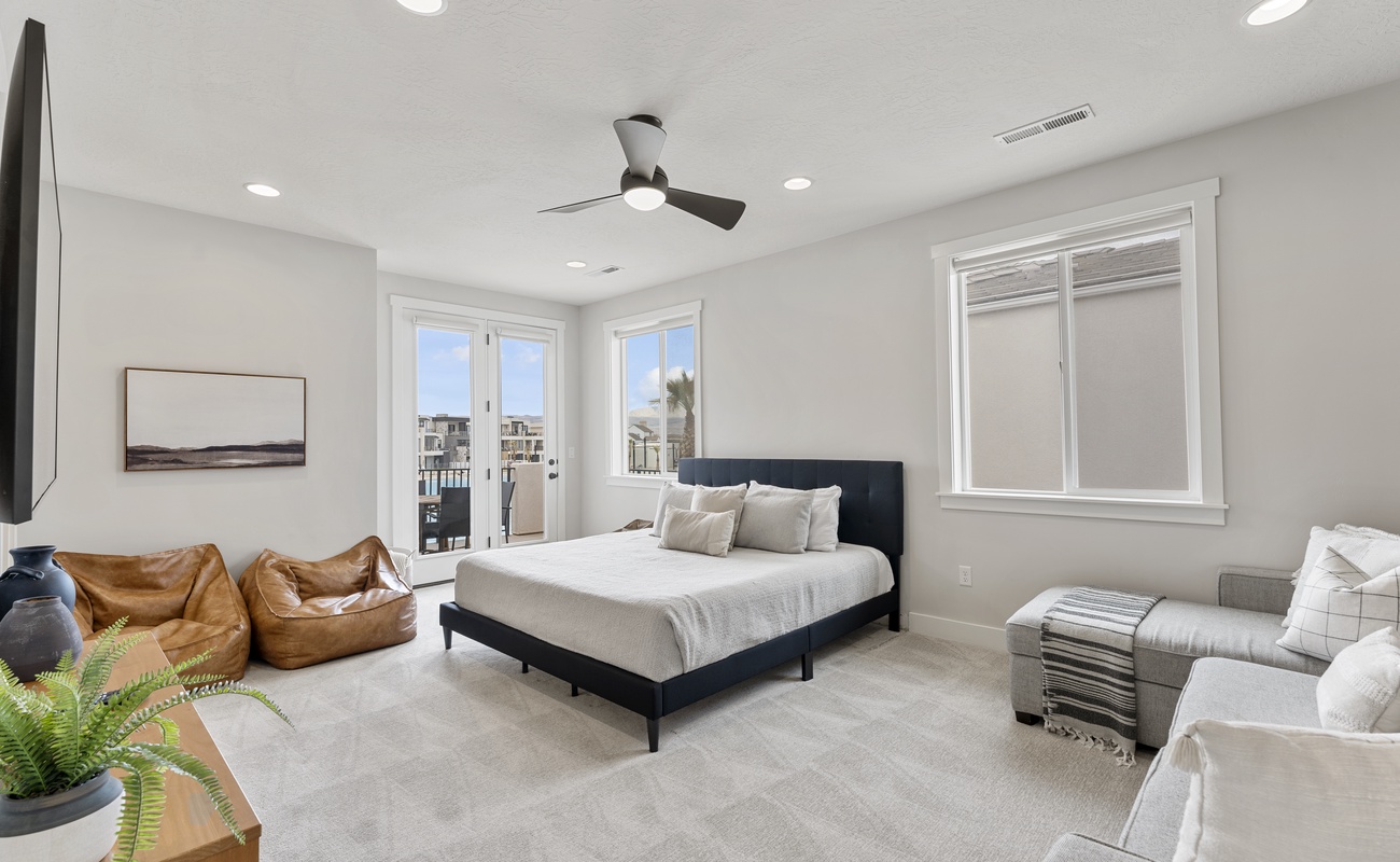 2nd Floor King Bed With Pullout Couch