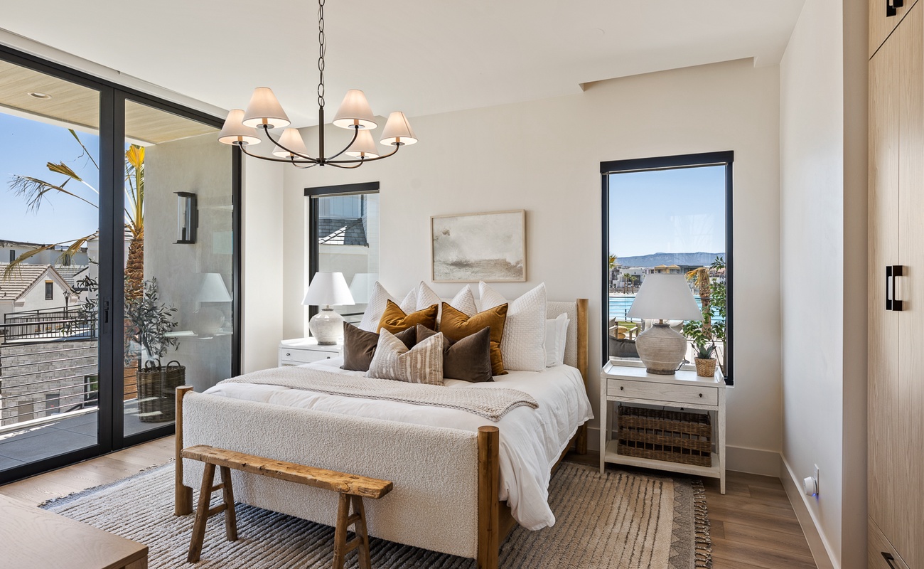 King Bed / Attached Bath