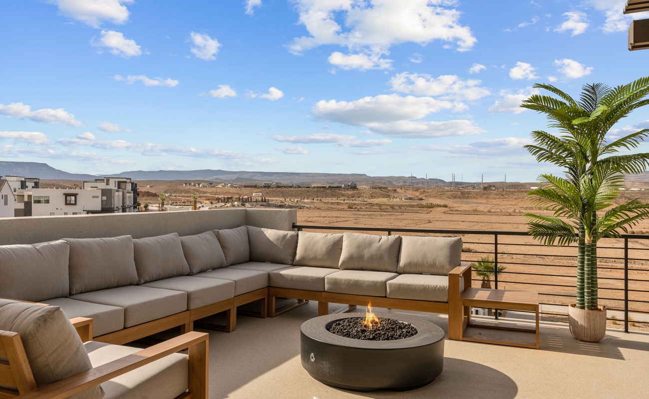 Private Hot Tub + Fire Table