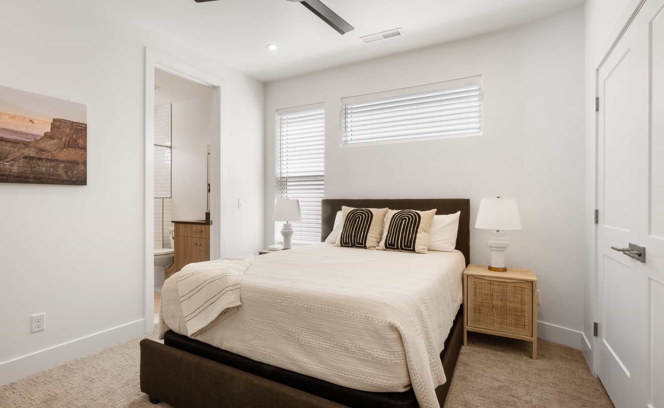 Queen Bed w/ Attached Bath