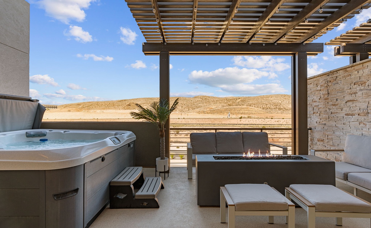 Private Hot Tub + Fire Table