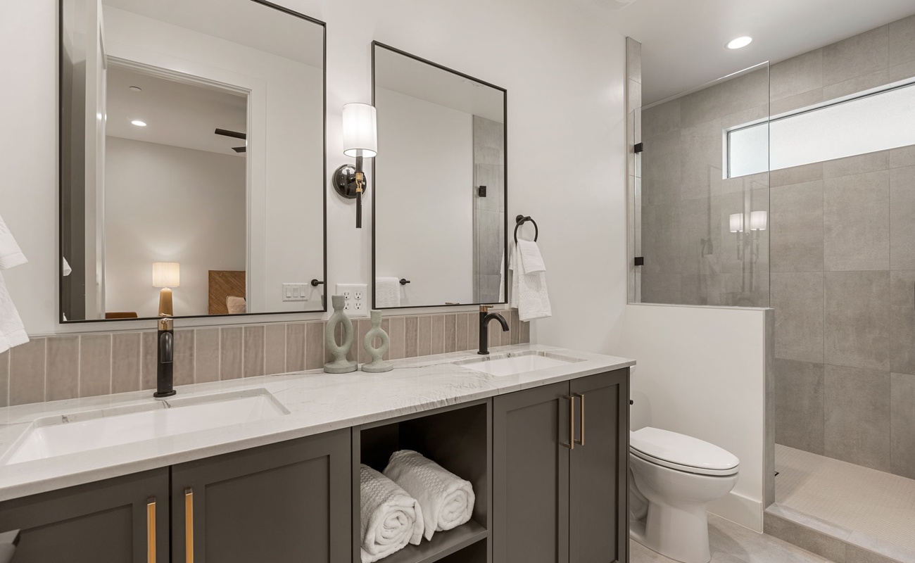House 1: Bathroom