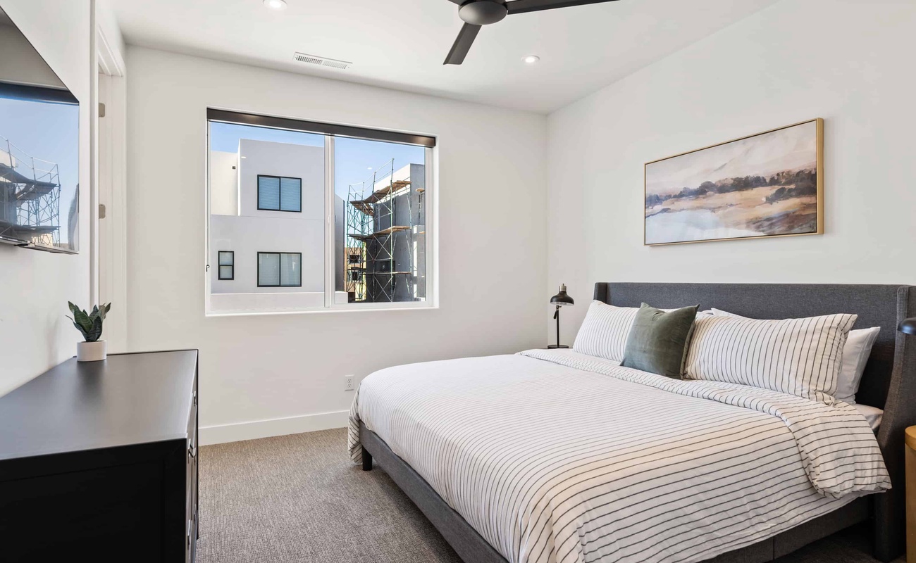 King Bed / Attached Bath