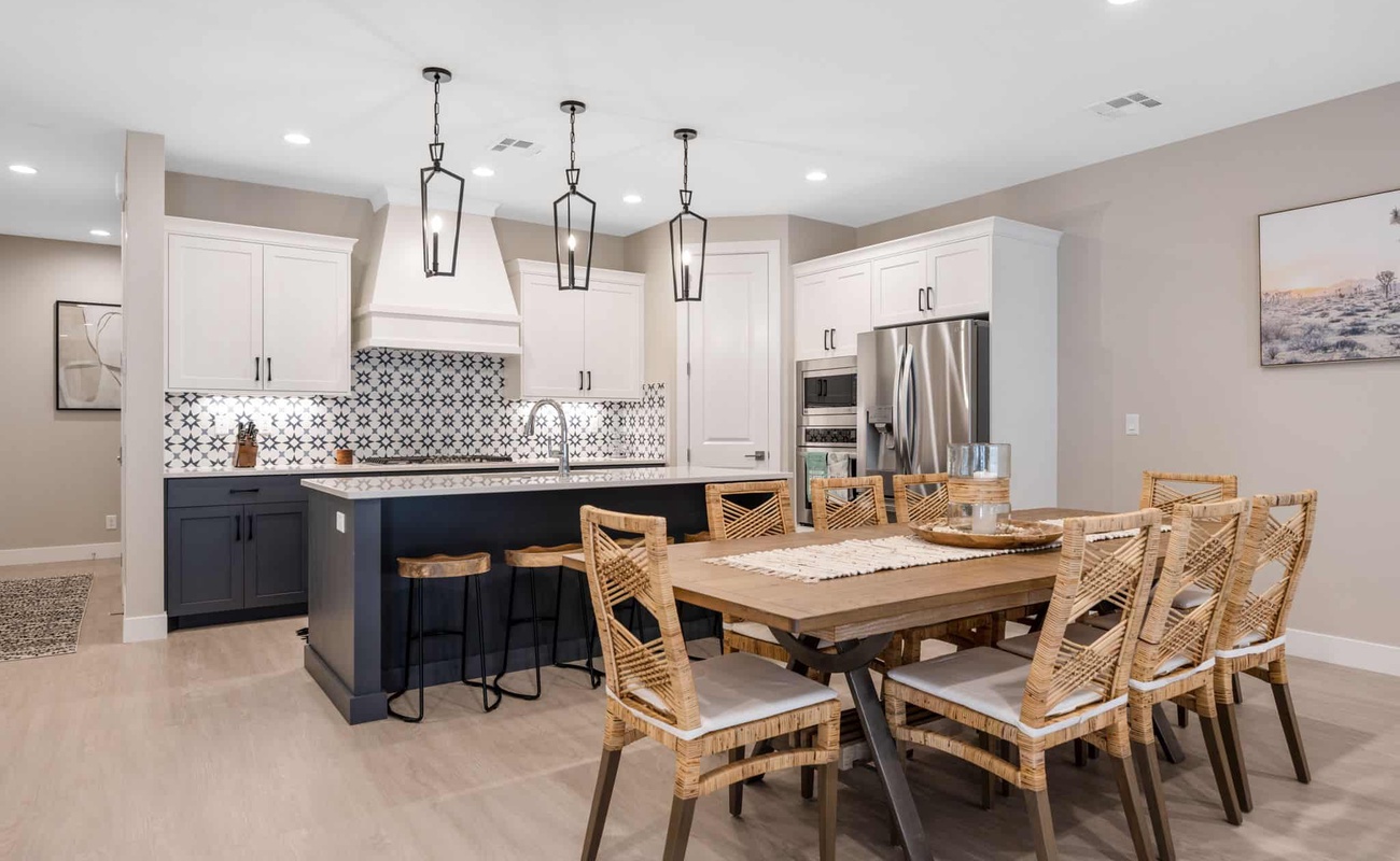 Dining Room/Fully Equipped Kitchen