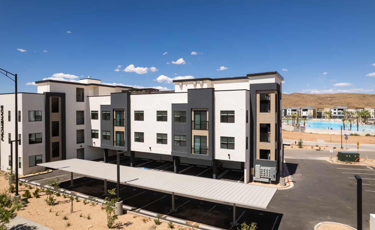 Promenade Building / Parking