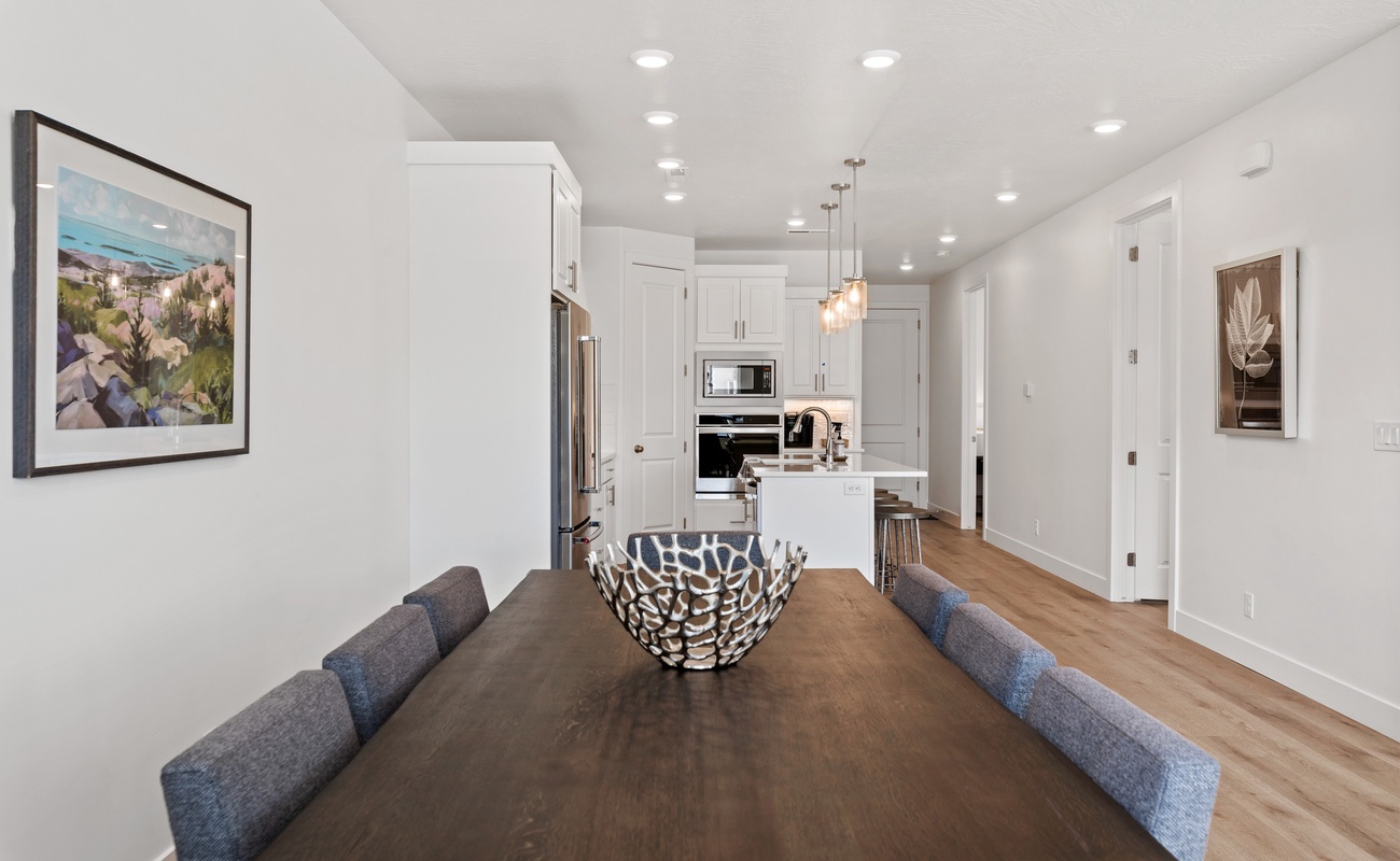 Dining Area with Seating for 8