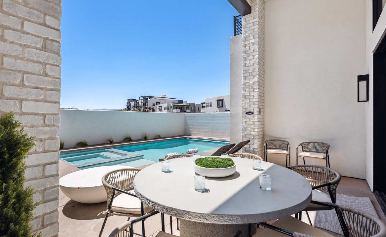 Private Pool, Hot Tub + Covered Patio Table and Chairs