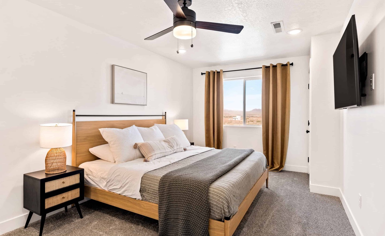 King Bedroom - 2nd Floor