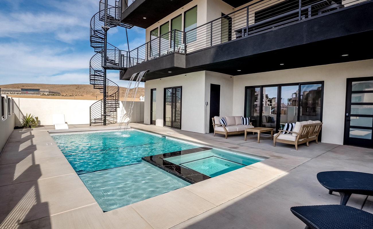 House 1: Private Pool