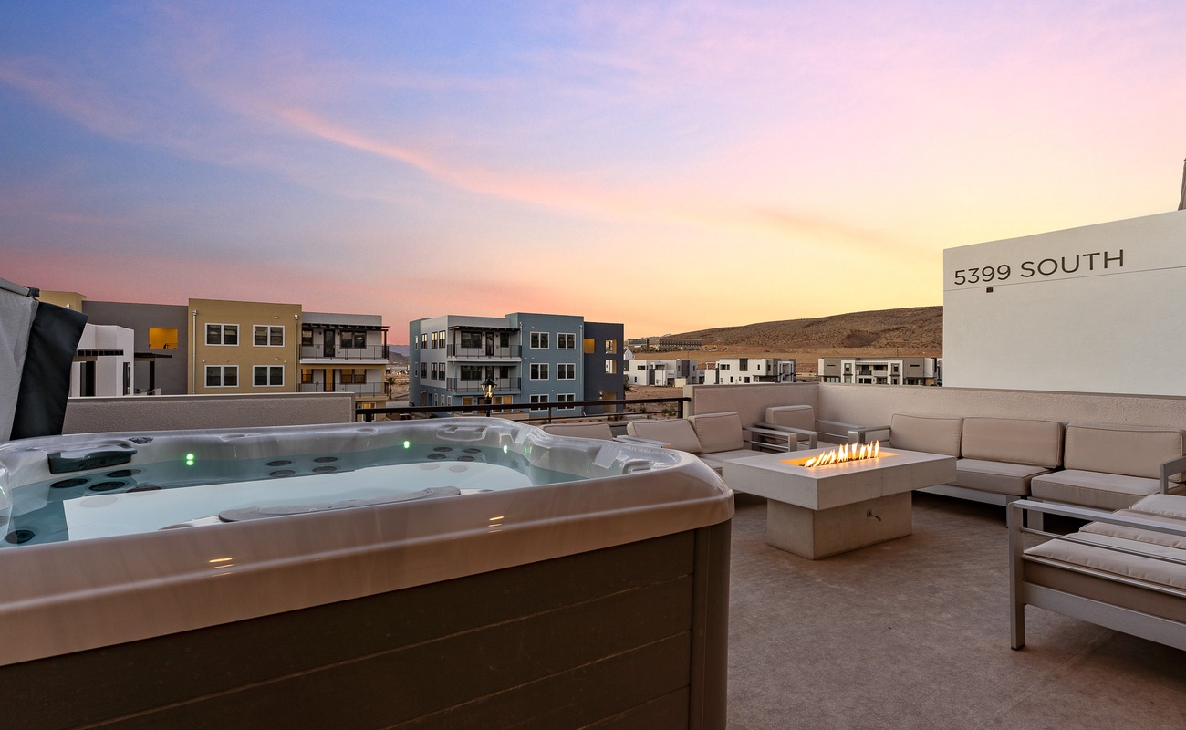 2nd Floor Patio with Private Hot Tub