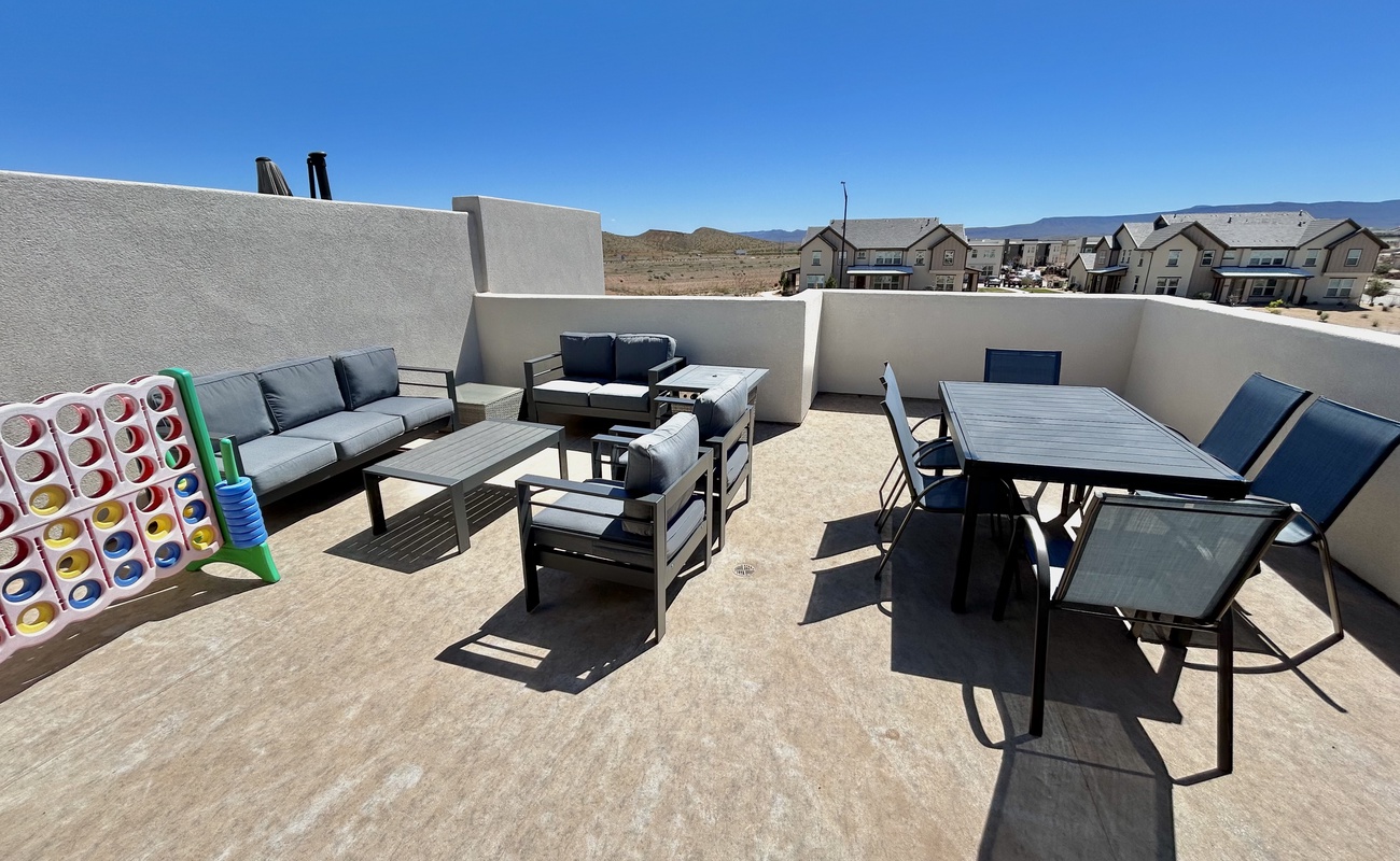 Top Floor Deck Dining Area and Seating Area