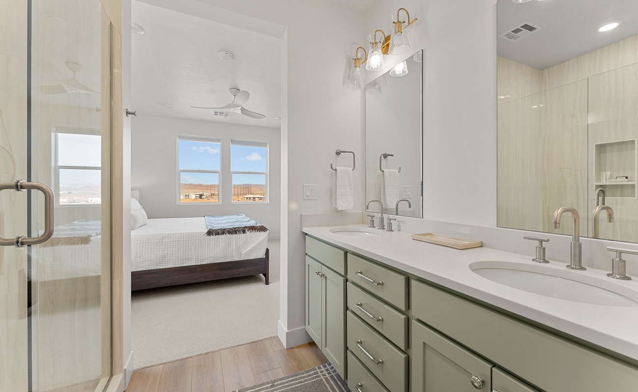 King Bedroom Bathroom