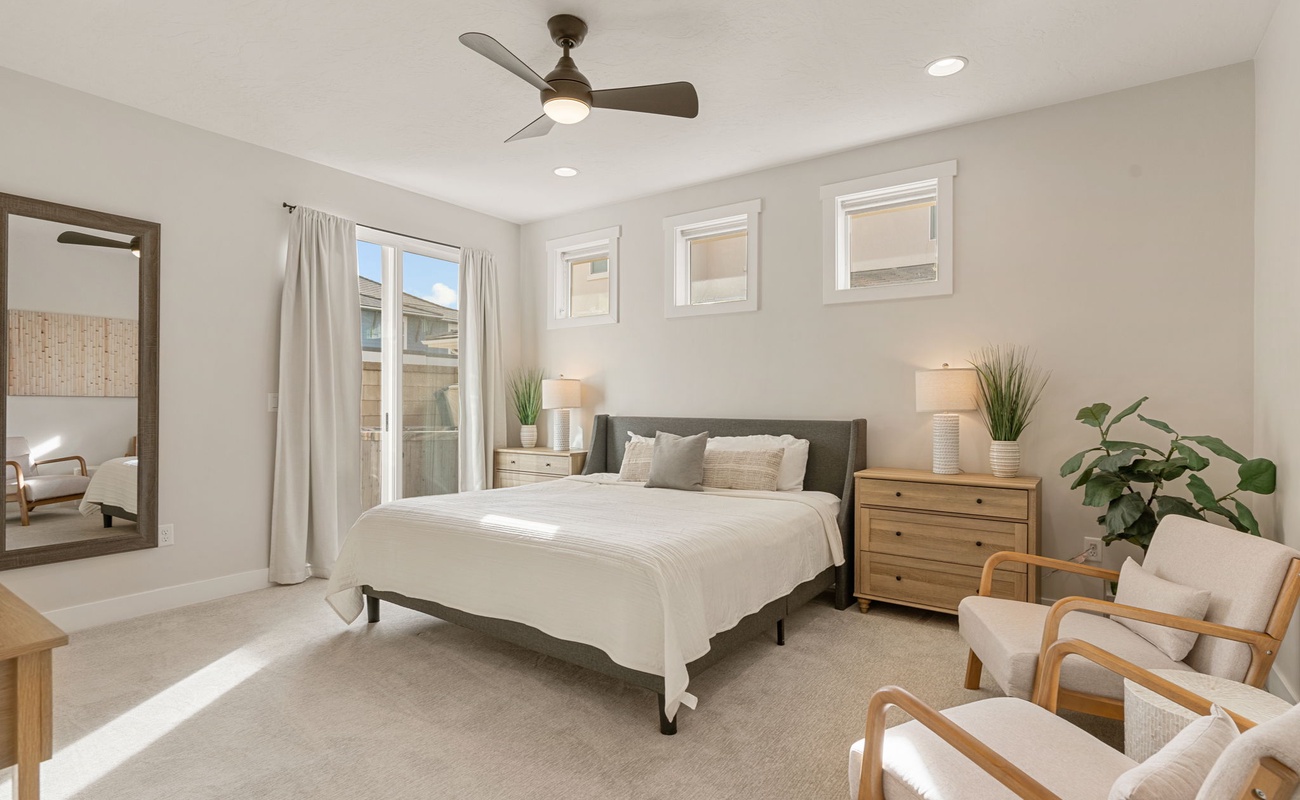 King Bedroom/Attached Bath