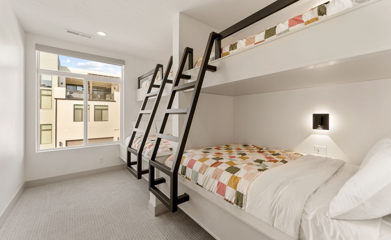 2 Twin/Double Bunks