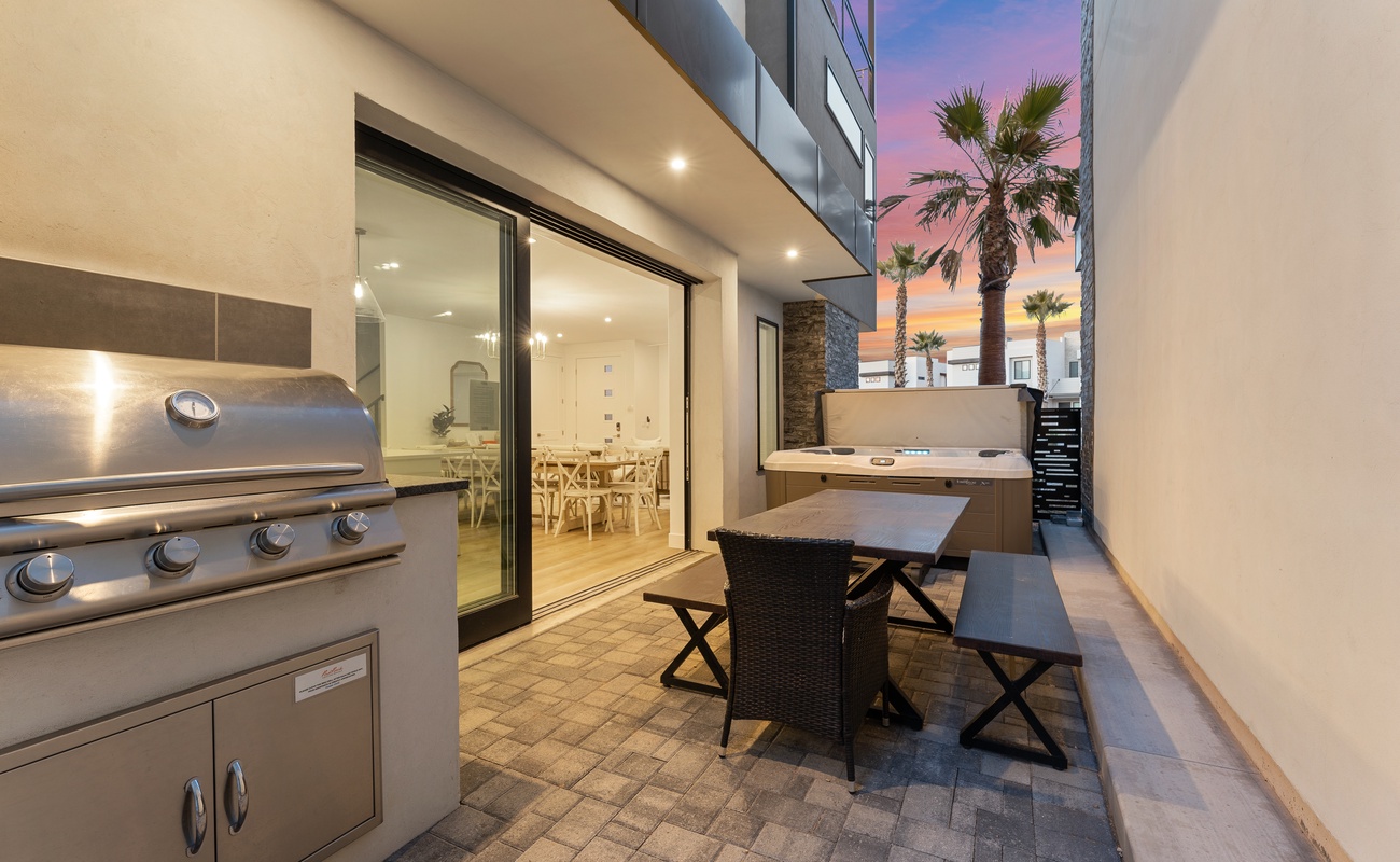 Private Out Door Patio and Hot Tub