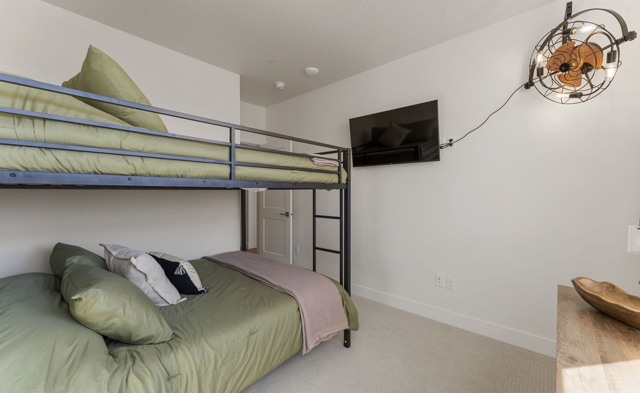 Queen/Queen Bunk Bed