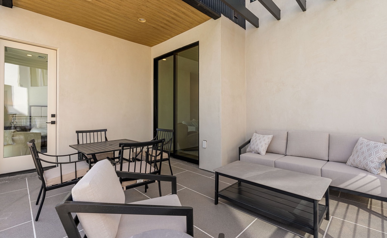 Unit B - Outdoor Seating