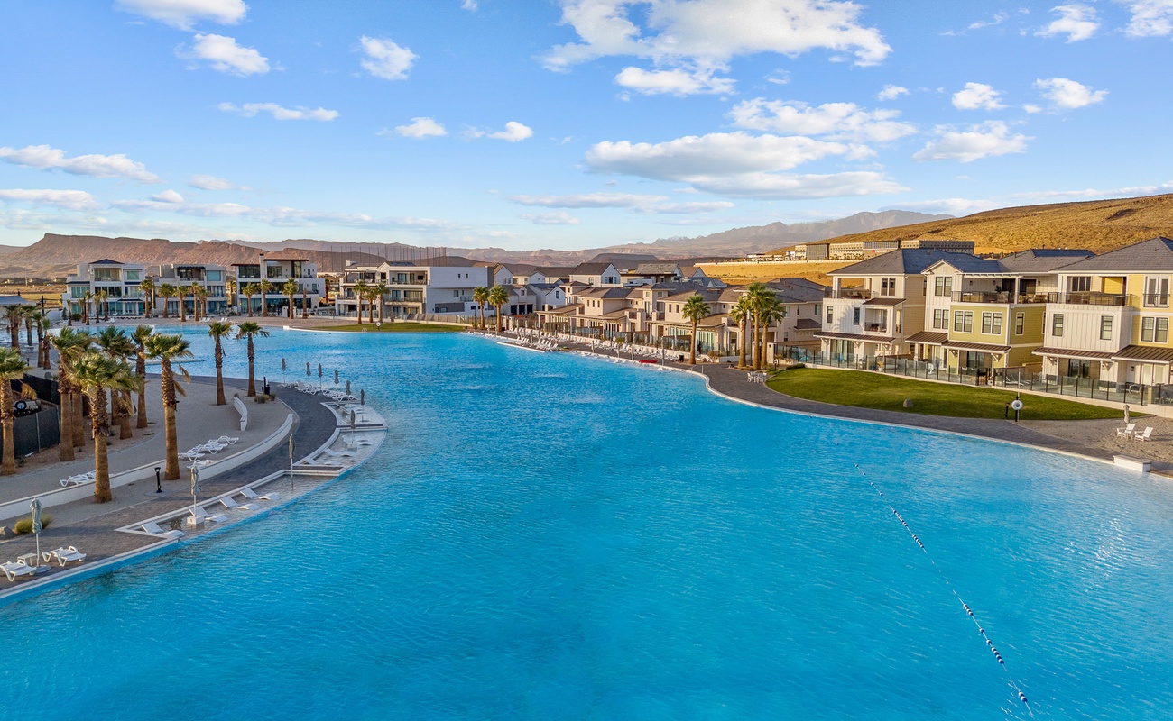 Desert Color Resort Lagoon