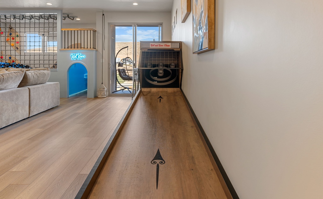 2nd Floor Family Room - Skeet Shoot