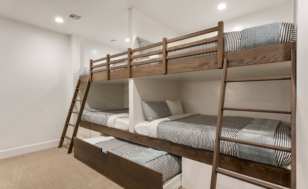 2 Queen/Queen Bunk Beds + Trundle/ Game Room