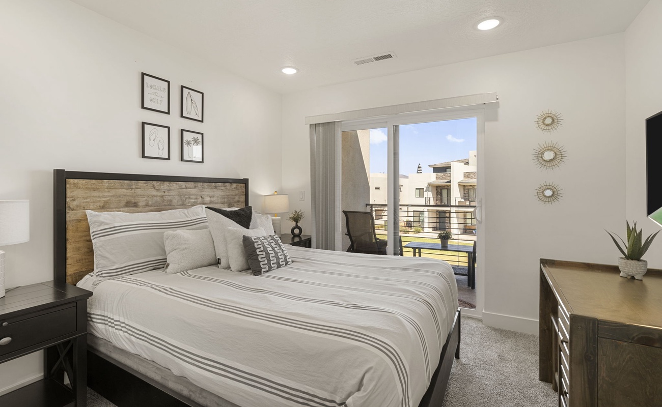 Queen Bedroom