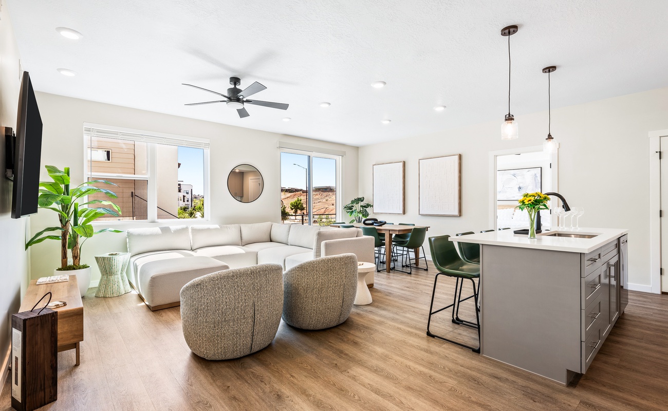 Lagoon Desert Retreat