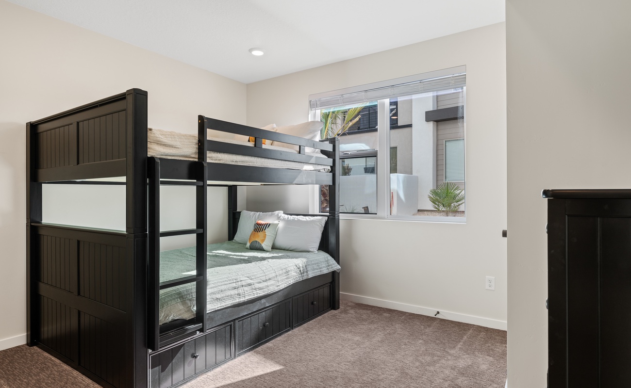 Q/Q Bunk with T XL Trundle Bunk Room