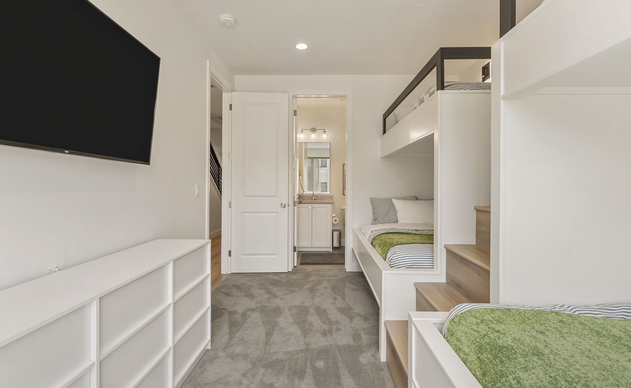2 Twin/Double Bunks