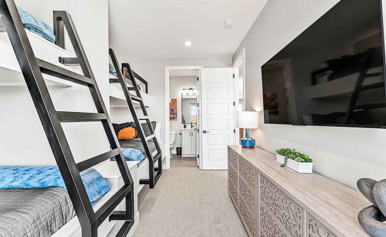 Twin over Double Bunk Room