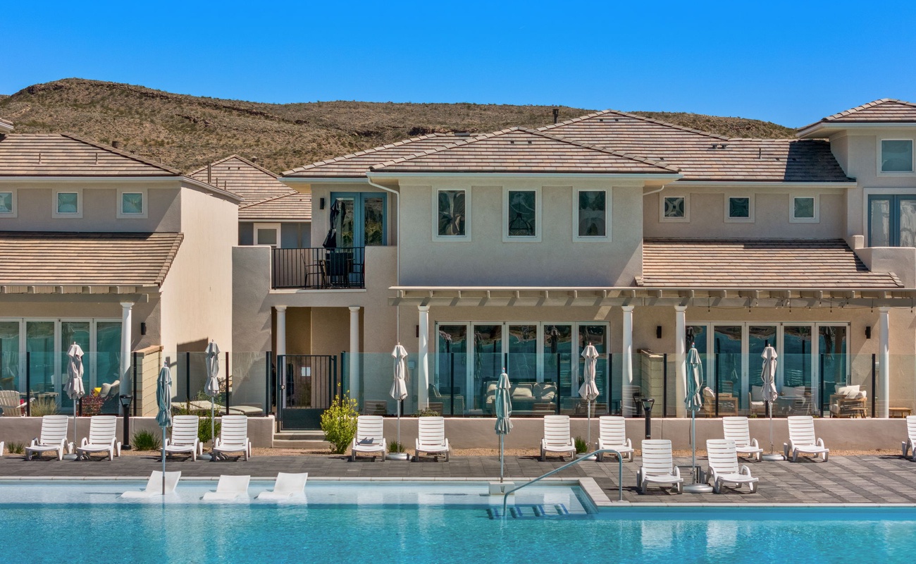 Back Exterior View of Rental (Lagoon-Front)