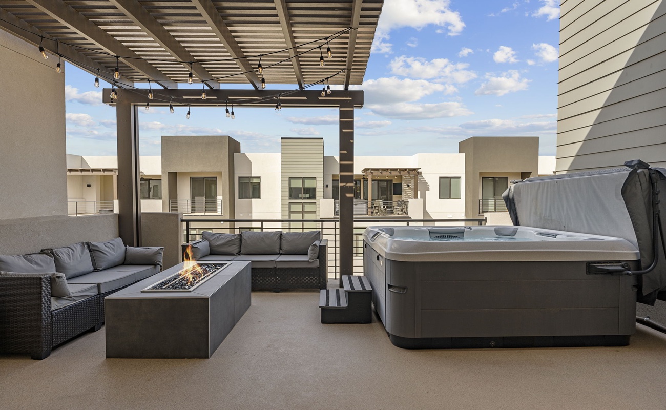 Private Hot Tub + Fire Table