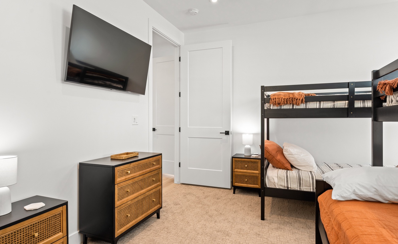 Twin/Full and Twin/Twin Bunk Bedroom