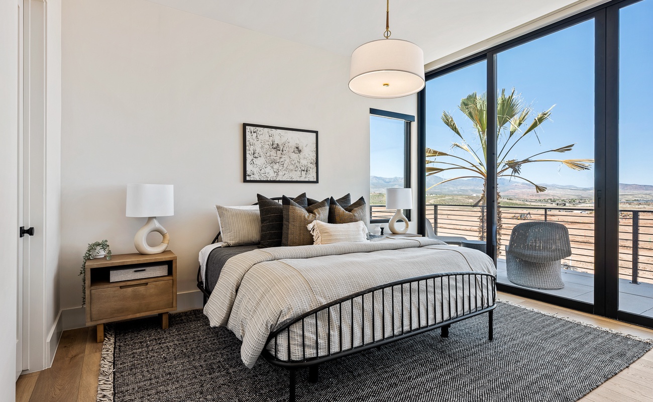 King Bed / Attached Bath