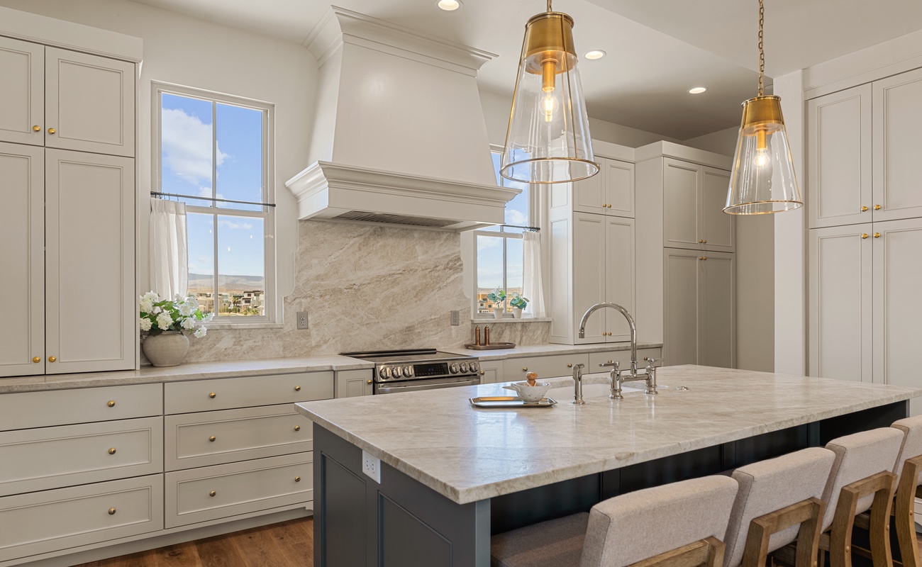 Fully Stocked Kitchen