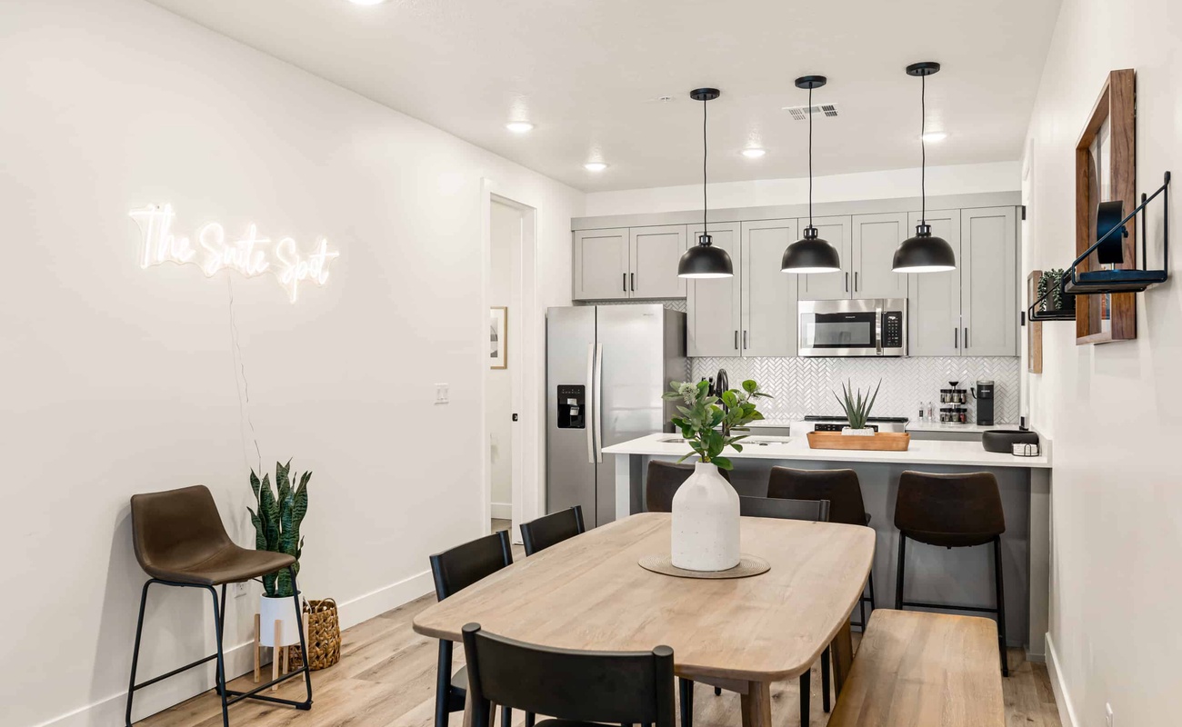 Fully Equipped Kitchen & Dining Table