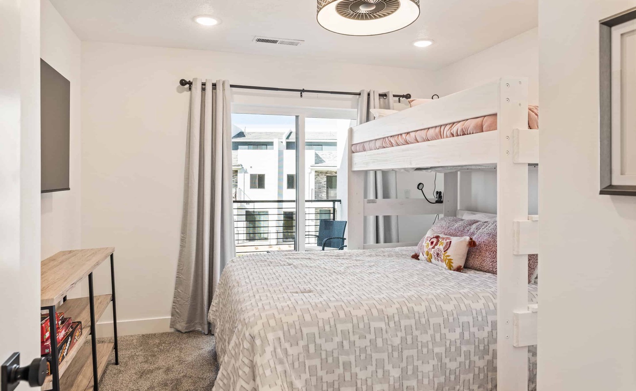 2nd Floor 1T/Q bunk room