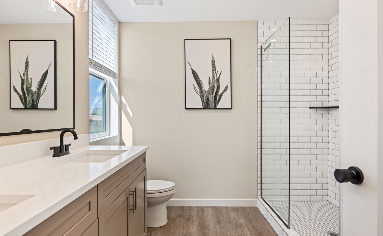 Attached King Bathroom