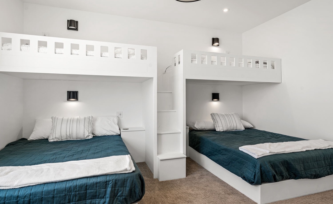 2 Twin/Queen Bunk Beds