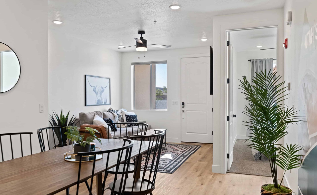 Dining Area and Entry