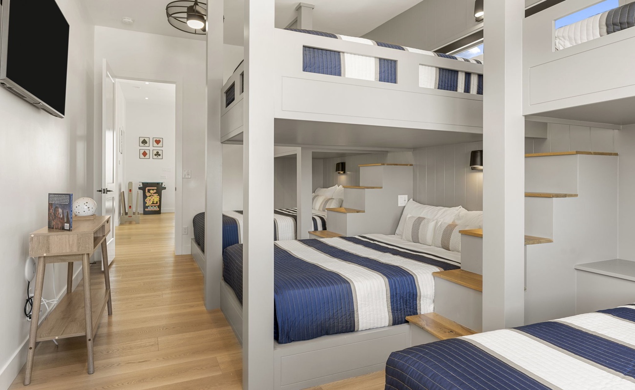 2 Twin/Double + Double/Double Beds