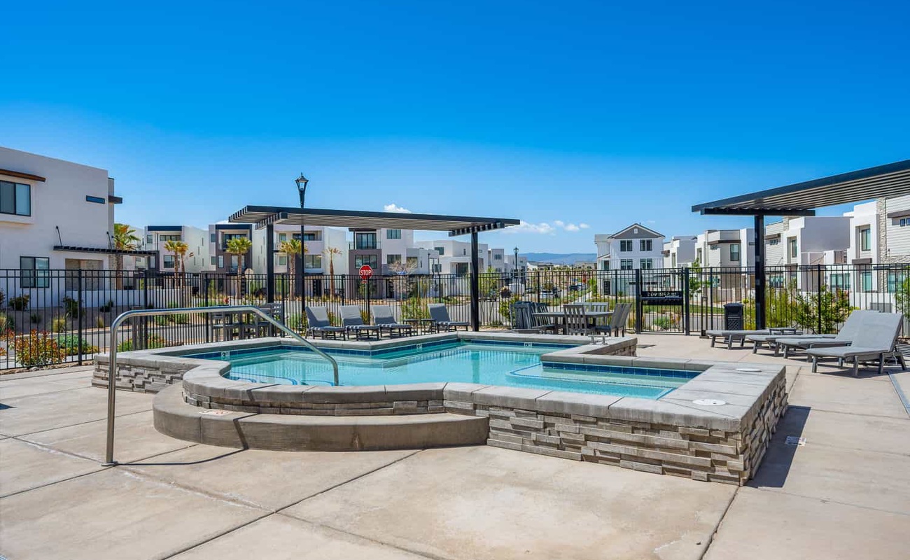 Community Social Spa Hot Tub