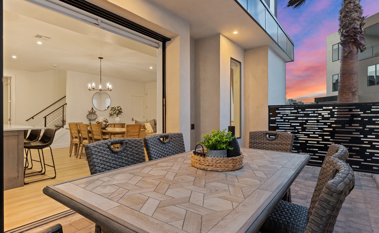 Outdoor Dining Area, Panoramic Sliding doors