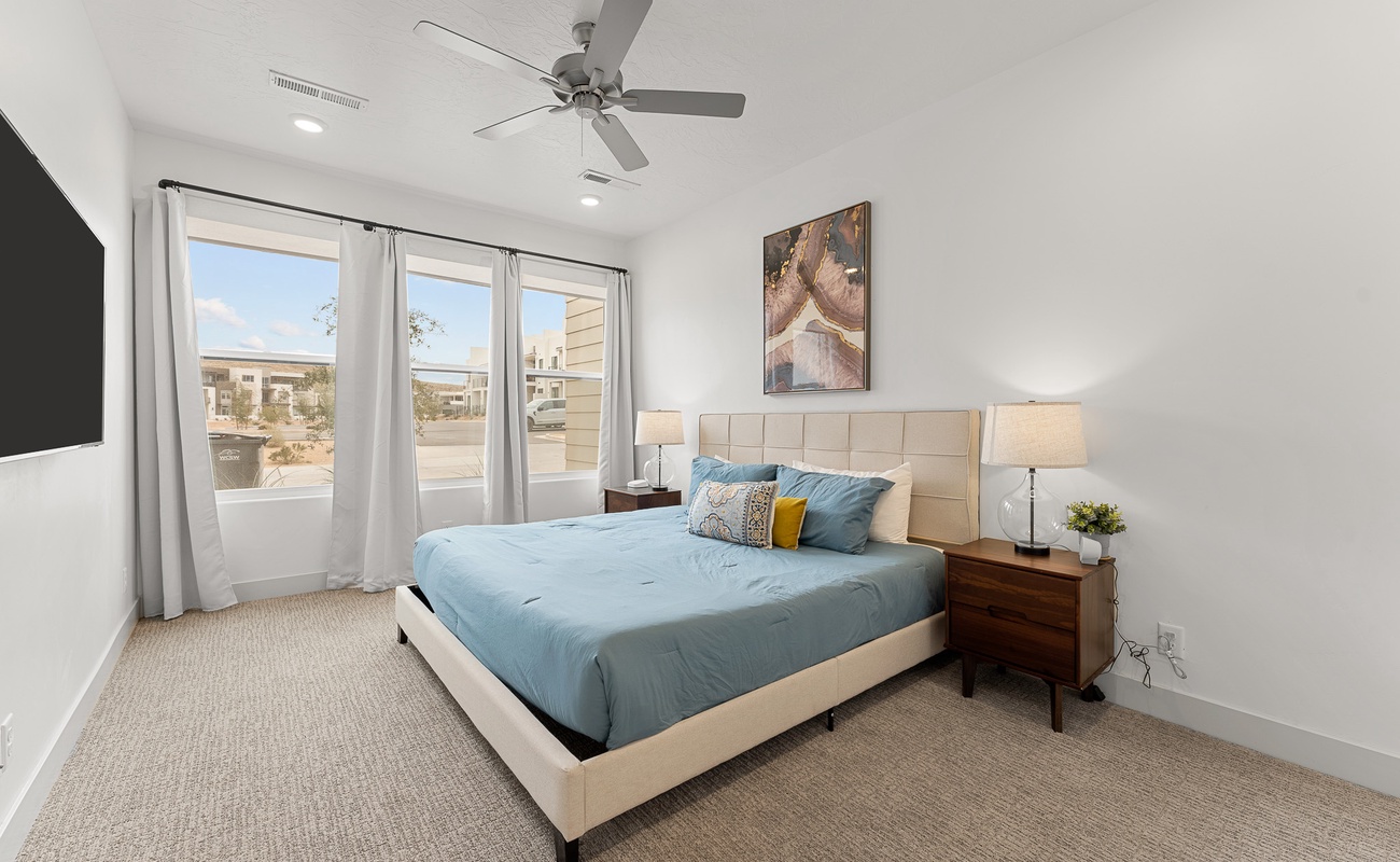 Main Level King Room With Attached Bathroom