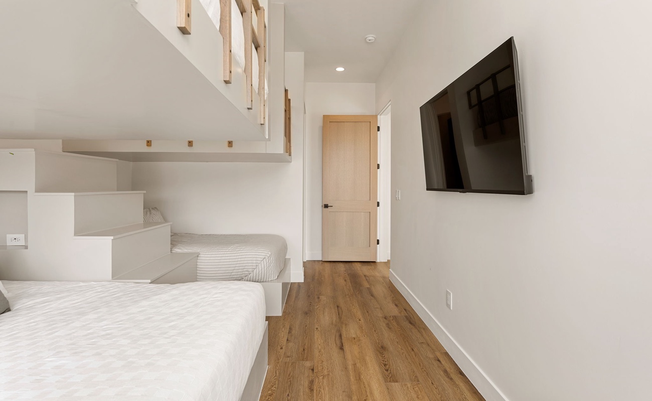 Unit A - Queen/Queen + Twin/Twin Bunks