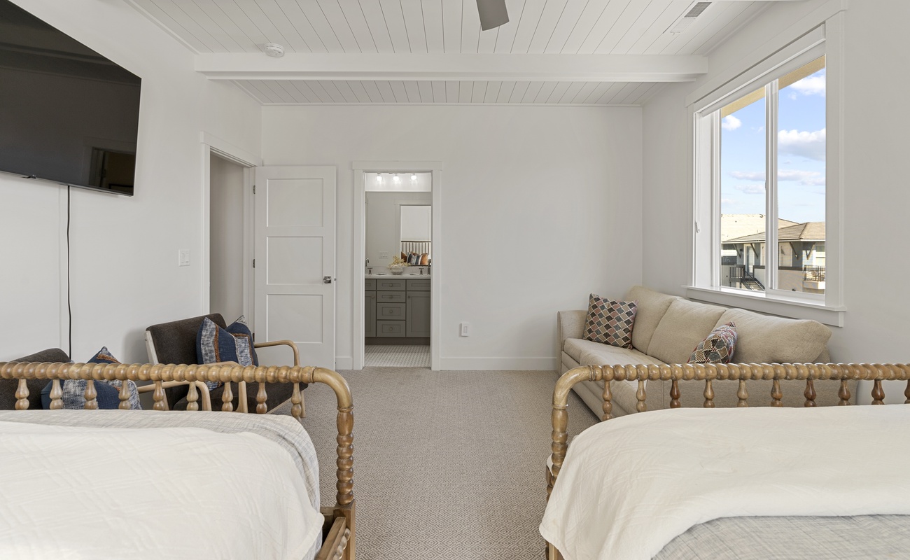 2 Queen Beds, Full Sofa Sleeper