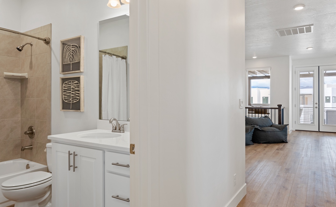 Full Bathroom off Family Room