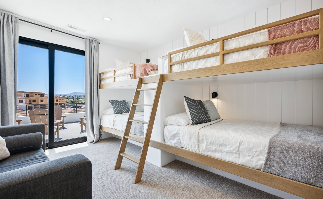 3 D/D Built in Bunks