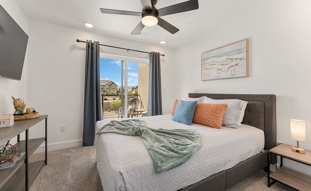 Second Level King Bedroom