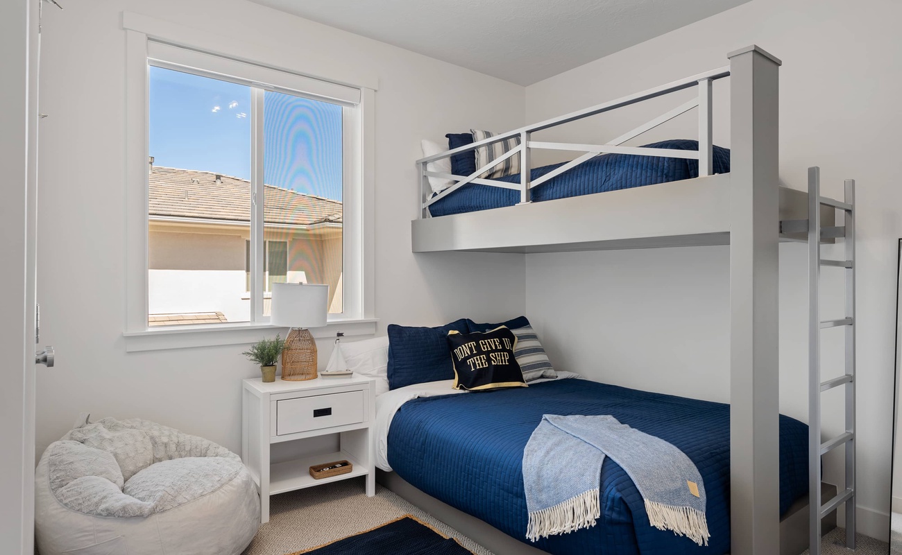 Twin/Queen Bunk Room